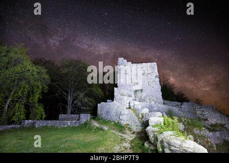 Raum, Sternbild, Kosmos, Wissenschaft, Universum, Nebel, Sommer, milchig, sternig, dunkel, Weg, Licht, kosmisch, sternenhell, schön, abstrakt, Licht Pollut Stockfoto