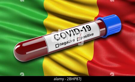 Flagge von Mali winkend im Wind mit einem positiven Covid-19 Blutprobe Rohr. Stockfoto