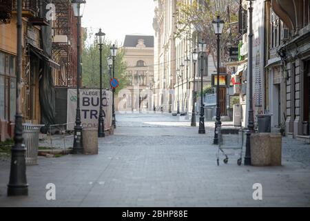 Bukarest, Rumänien - 22. April 2020: Verlassene Altstadt von Bukarest, eine Touristenattraktion, einmal während der Covid-19-Sperre. Stockfoto