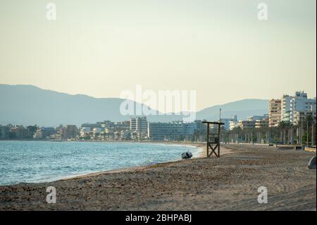 PALMA DE MALLORCA, SPANIEN - APRIL 23 2020 : Playa de Palma AT - Corona Lock down in Mallorca am 23. April 2020 in Palma de Mallorca, . (Foto von Thomas Reiner/ESPA-Images) Stockfoto