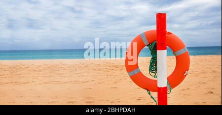 Strand geschlossen Coronavirus, Strand geschlossen oder Abschaltung Konzept inmitten Covid 19, 2019-ncov zwingt internationale Regierungen, Strände weltweit abzusperren. , Stockfoto