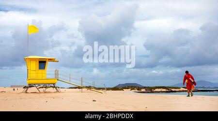 Strand geschlossen Coronavirus, Strand geschlossen oder Abschaltung Konzept inmitten Covid 19, 2019-ncov zwingt internationale Regierungen, Strände weltweit abzusperren. , Stockfoto