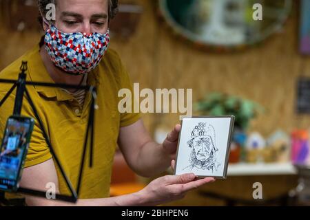 S-HERTOGENBESCH, 27. April 2020. , dutchnews, Koningsdag 2020, Kingsday 2020, digitaler kostenloser Markt auf instagram, online vrijmarkt via instagram Credit: Pro Shots/Alamy Live News Stockfoto