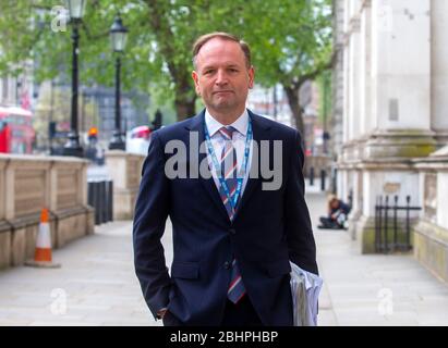 London, Großbritannien. April 2020. Sir Simon Stevens, CEO des National Health Service, kommt zur Covid-19-Sitzung in Downing Street an. Stockfoto