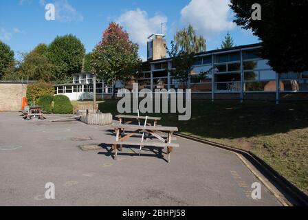 Hammersmith Shepherds Bush Modernist Architecture Mid Century Yellow Brick Greenside School Westville Road, London, W12 9PT von Erno Goldfinger Stockfoto