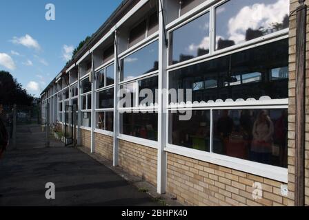 Hammersmith Shepherds Bush Modernist Architecture Mid Century Yellow Brick Greenside School Westville Road, London, W12 9PT von Erno Goldfinger Stockfoto