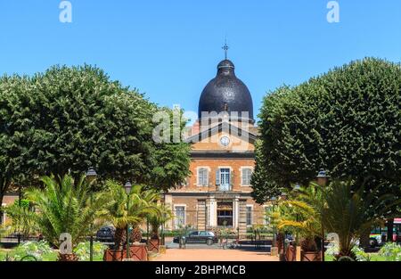 Macon, Frankreich - 6. Juni 2010: Saone et Loire, Square de la Paix und Krankenhaus Hotel-Dieu in Bourgogne, Stadt Macon , Frankreich Stockfoto