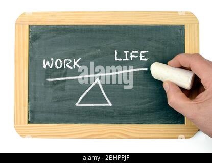 Schreiben Sie die Balance des Arbeitslebens per Hand auf eine Tafel Stockfoto