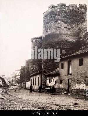 Vista antigua de la muralla en el Paseo de los Cubos. Centro de interpretación del León romano (Casona de Puerta Castillo). León. Castilla León. Españ Stockfoto