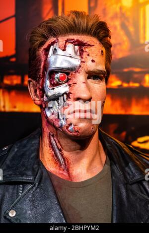 Wachsfigur von Arnold Schwarzenegger als Terminator an weltweit