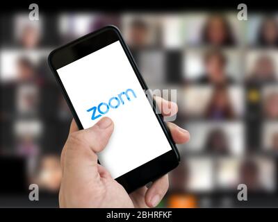 Antalya, TÜRKEI - 6. April 2020. Mobiltelefon mit Logo der Zoom Cloud Meetings-App. Stockfoto