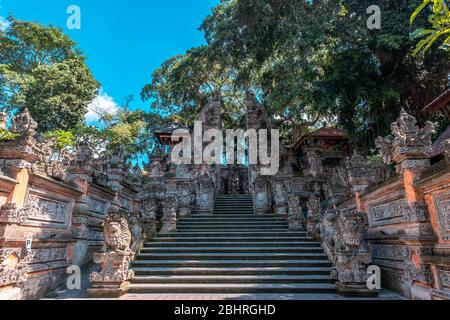 Lokaler Name dieses Ortes 'Pura Dalem Desa Pakraman' dieser Ort im Zentrum der Provinz Ubud Stockfoto