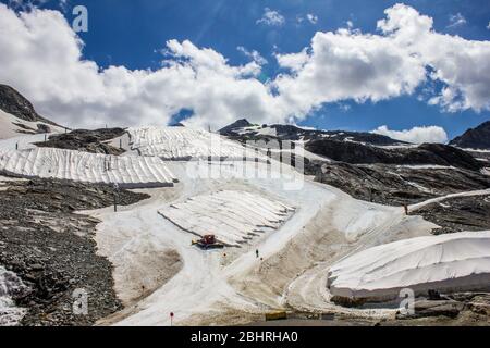 Blick auf den Hintertuxer Gletscher im Sommer, Zillertal, Tirol, Österreich Stockfoto