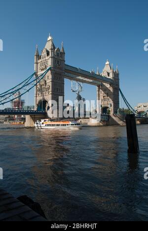 Tower Bridge Bascule Suspension Bridge, London, SE1 von Sir Horace Jones & Sir John Wolfe Barry viktorianische gotische Architektur Stockfoto