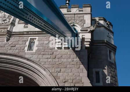 Tower Bridge Bascule Suspension Bridge, London, SE1 von Sir Horace Jones & Sir John Wolfe Barry viktorianische gotische Architektur Stockfoto