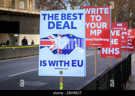 Rückführung der Kontrolle Plakat für eine Volksabstimmung über den Brexit außerhalb des Parlaments, London, Großbritannien Stockfoto