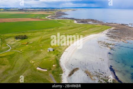 Luftaufnahme des Balcomie Links Golfplatzes auf dem Crail Golf Society Golfplatz, Fife, Schottland, Großbritannien Stockfoto