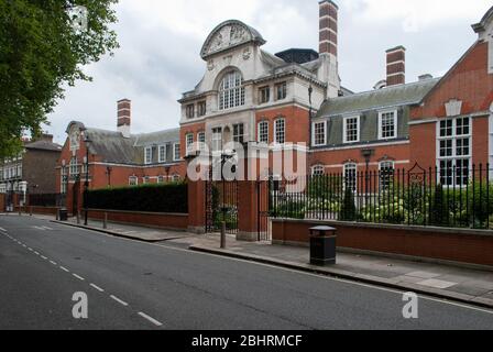 Red Brick Portland Stone Victorian Architecture St. Pauls Girls School, Brook Green, Hammersmith, London W6 7BS von Gerald Horsley Stockfoto