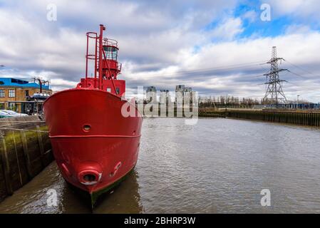 Lightship95, ein professionelles Aufnahmestudio auf einem 550 Tonnen schweren Schiff, fest vor Anker in Trinity Booy Wharf, Leamouth, East London, England. Stockfoto