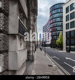 Die berühmten Old Bailey Strafgerichte in London unter Sperrung während des Corona Virus Covid-19 Ausbruch. Stockfoto