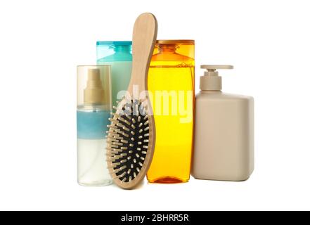 Leere Kosmetikflaschen und Haarbürste auf weißem Hintergrund isoliert Stockfoto