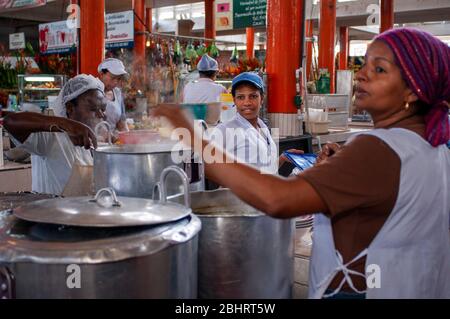 Restaurants im Obstmarkt Galeria Alameda in Cali, Departamento Valle del Cauca, Kolumbien, Lateinamerika, Südamerika Stockfoto