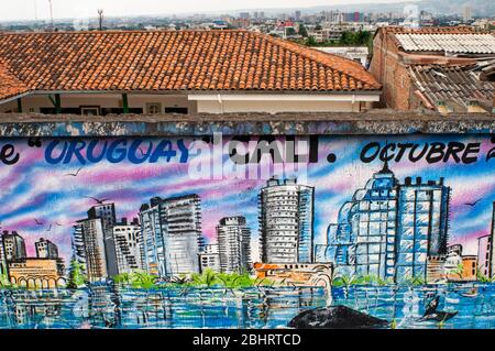 Street Art und Graffitis in San Antonio von Cali im Cauca-Tal, Kolumbien, Südamerika. Street Art oder Graffiti war ein Verbrechen in Kolumbien bis 2 Stockfoto