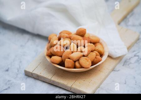 Indonesische Cookies, Biji Ketapang, Idul Fitri Cookies Stockfoto