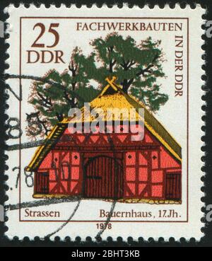 DEUTSCHLAND - UM 1978: Briefmarke gedruckt von Deutschland, zeigt Bauernhaus, Strassen, um 1978. Stockfoto
