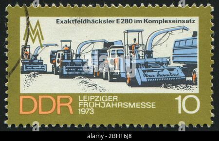 DEUTSCHLAND- UM 1973: Briefmarke gedruckt von Deutschland, zeigt Mähdrescher, um 1973. Stockfoto