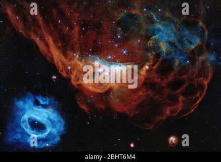 This Hubble image shows how young, energetic, massive stars illuminate and sculpt their birthplace with powerful winds and searing ultraviolet radiati Stockfoto