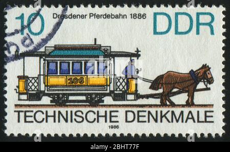 DEUTSCHLAND- UM 1986: Briefmarke gedruckt von Deutschland, zeigt Straßenbahnen und Straßenbahnen, um 1986. Stockfoto