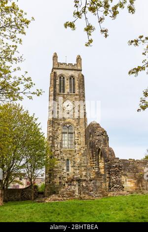 Abbey Tower und Teil des südlichen Querschiffs des Tironensian Benediktinerklosters, Kilwinning, Ayrshire, Schottland, Großbritannien. Stockfoto