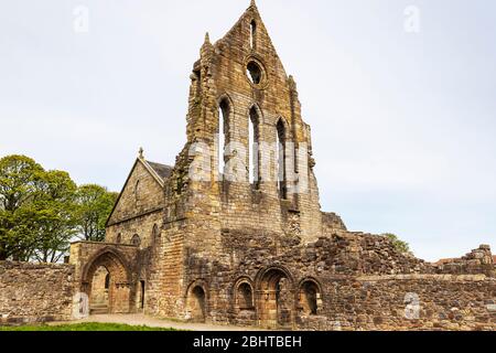 Überreste des südlichen Querschiffs der Kilwinning Abbey, erbaut von benediktinermönchen aus Tironensian Ende 1100 und zerstört durch protestantische Reformation Stockfoto