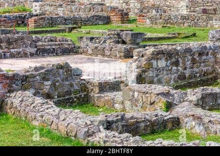 Überreste von Gamzigrad (Felix Romuliana), antike römische Komplex von Palästen im 3. Und 4. Jahrhundert n. Chr. von römischen Kaiser Galerius, UNESCO-Welterbe gebaut Stockfoto