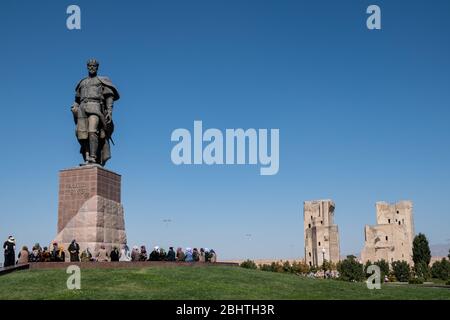 Statue von Amir Temur vor dem AK-Saray Palast, Shahrisabz, Usbekistan Stockfoto