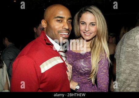 New York, NY, USA. 16. Januar 2011. *** EXKLUSIVE ABDECKUNG *** Tiki Barber, Traci Lynn Johnson im Chelsea Room gesehen. Kredit: Steve Mack/Alamy Stockfoto