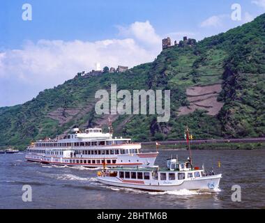 Flussboote Rhein, bei Kaub, Rheinland-Pfalz, Bundesrepublik Deutschland Stockfoto