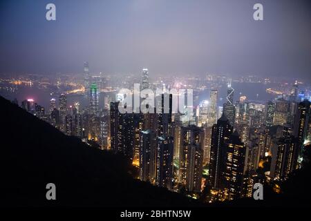 Hongkong Stadt mit Wolkenkratzern und Kloster der zehntausend Buddhas Stockfoto