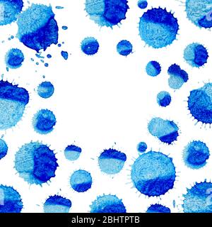 Runder Rahmen aus Aquarell blauen Blobs, bunte Farbe Tropfen Textur. Blaue Wasserfarben auf weißem Hintergrund Stockfoto