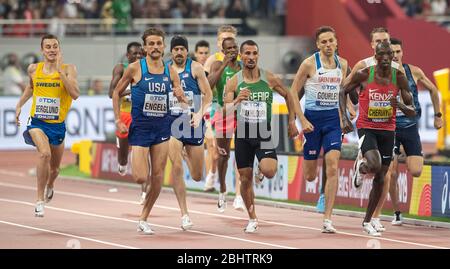 DOHA - QATAR OCT 4: Kalle Berglund (SWE), Craig Engels (USA), Taoufik Makhloufi (ALG), Neil Gourley (GB&NI) und Timothy Cheruiyot (KEN) nehmen an der Konferenz Teil Stockfoto