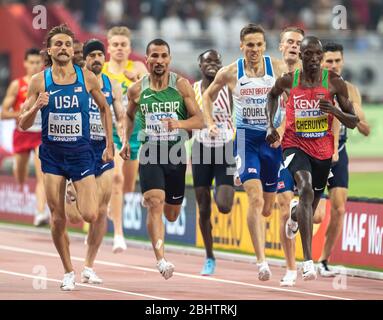 DOHA - QATAR OCT 4: Kalle Berglund (SWE), Craig Engels (USA), Taoufik Makhloufi (ALG), Neil Gourley (GB&NI) und Timothy Cheruiyot (KEN) nehmen an der Konferenz Teil Stockfoto