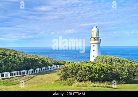 Cape Otway Leuchtturm mit dem Meer hinter Stockfoto