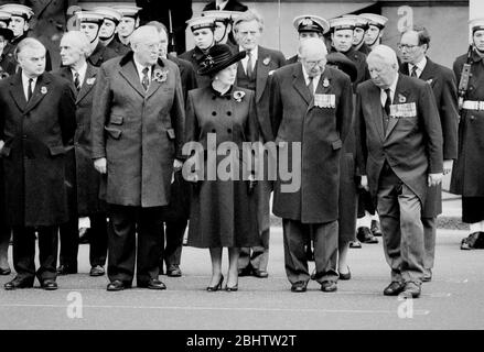 Ehemalige britische Premierminister und Politiker beim Gedenksonntag Anfang der 1990er Jahre. Von links nach rechts, erste Reihe: Norman Lamont, Ian Paisley, Margaret Thatcher, James Callaghan, Edward Heath. Stockfoto