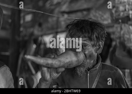 Chin Männer feiern, Mindin, Myanmar Stockfoto