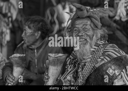 Chin Männer feiern, Mindin, Myanmar Stockfoto