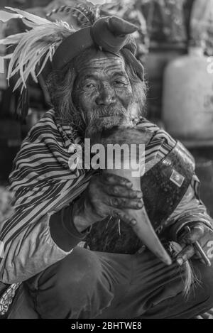 Chin Männer feiern, Mindin, Myanmar Stockfoto