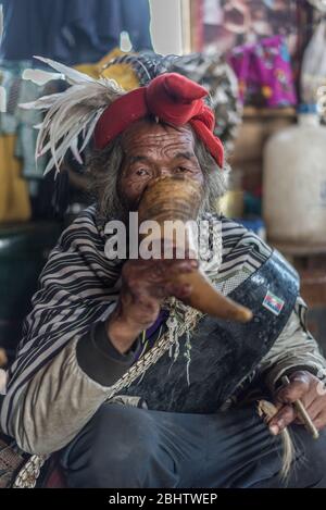 Chin Männer feiern, Mindin, Myanmar Stockfoto