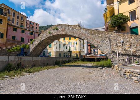 Bogliasco, Italien - 19. August 2019: Malerischer Ferienort Bogliasco an der ligurischen Küste bei Genua in Ligurien, Italien Stockfoto