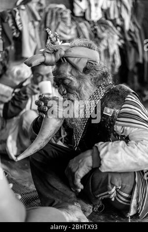 Chin Männer feiern, Mindin, Myanmar Stockfoto